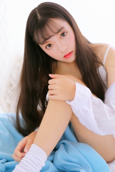 娜维娅被扒开屁股调教